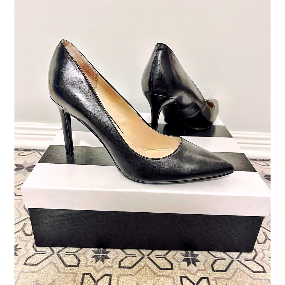 Black High Heel pumps